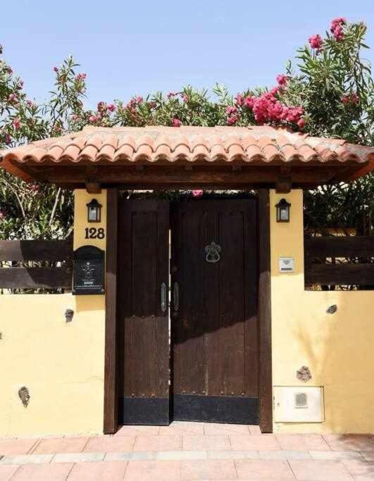 Aurora Mari Villa Your Dream Steps From The Ocean Shore Caleta De Fuste Bagian luar foto